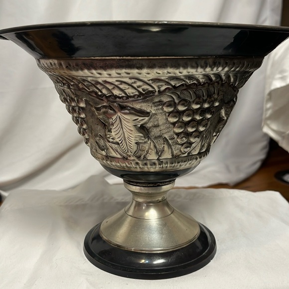 Reproduction/ Victorian retro Large Decorative chalice /fruit bowl - Picture 2 of 9
